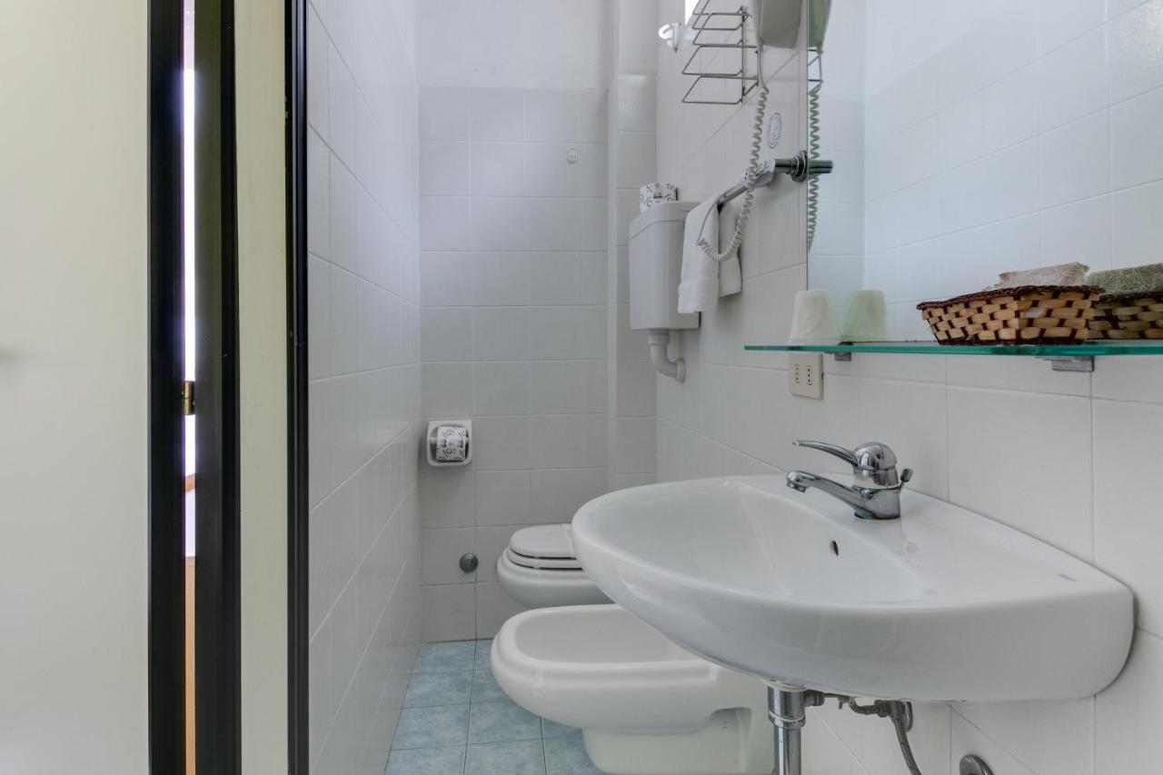 Hotel Villa Merope リミニ エクステリア 写真