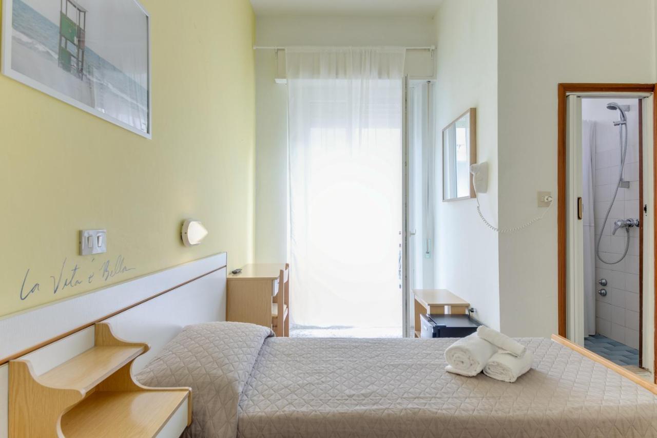 Hotel Villa Merope リミニ エクステリア 写真