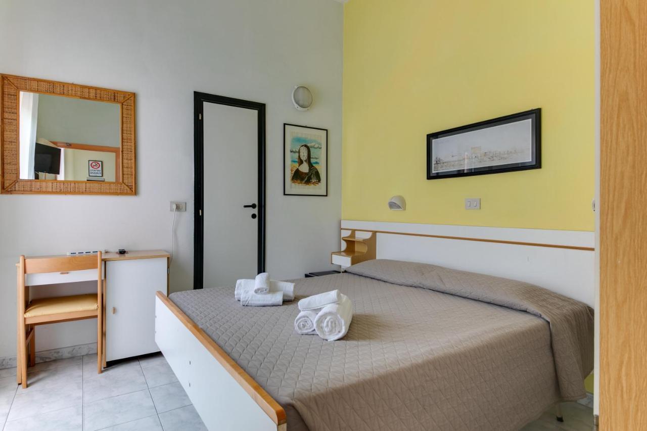 Hotel Villa Merope リミニ エクステリア 写真