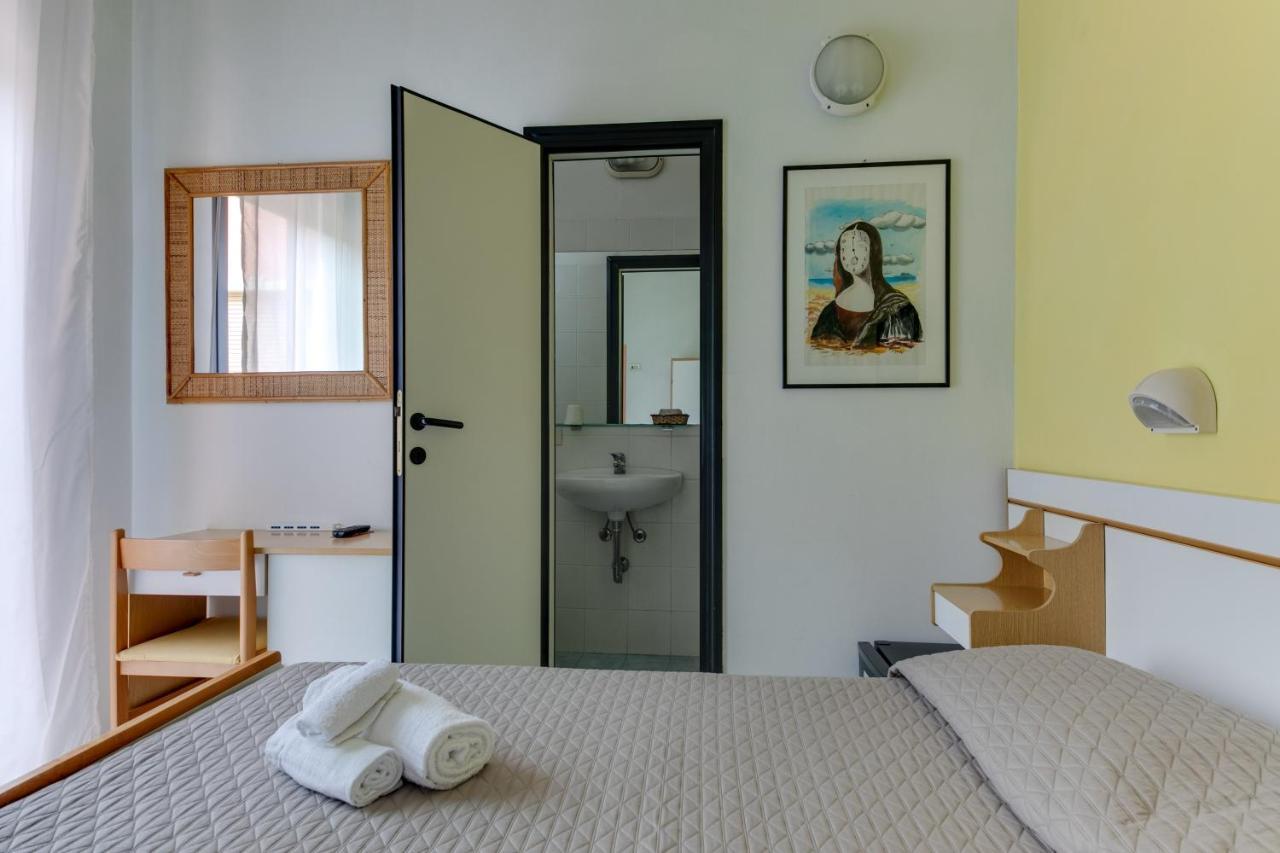 Hotel Villa Merope リミニ エクステリア 写真