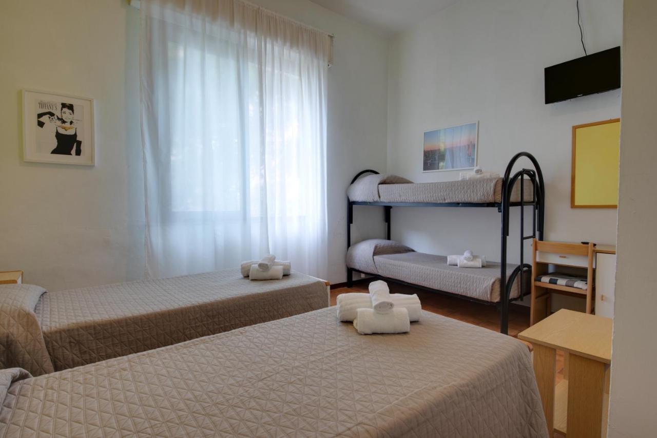 Hotel Villa Merope リミニ エクステリア 写真