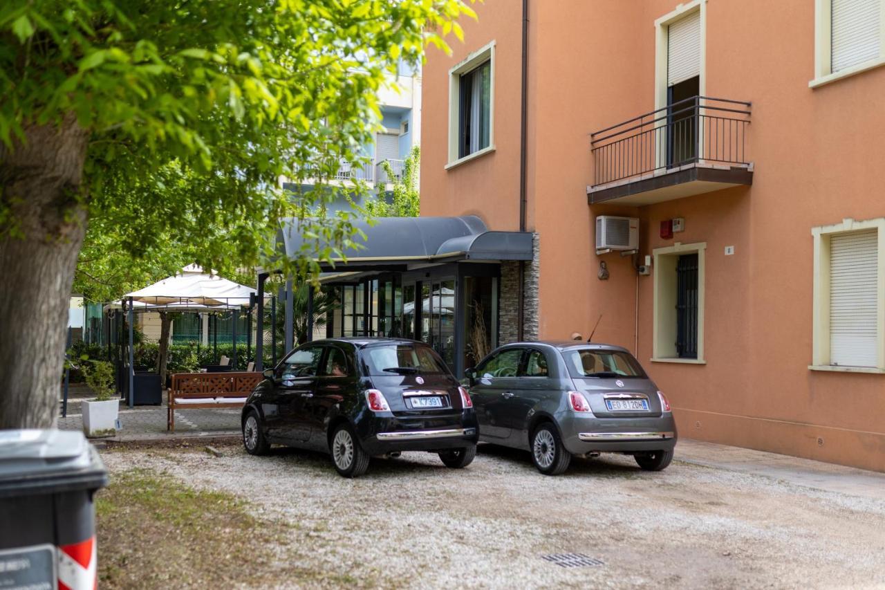 Hotel Villa Merope リミニ エクステリア 写真