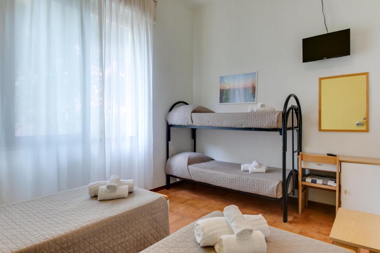 Hotel Villa Merope リミニ エクステリア 写真