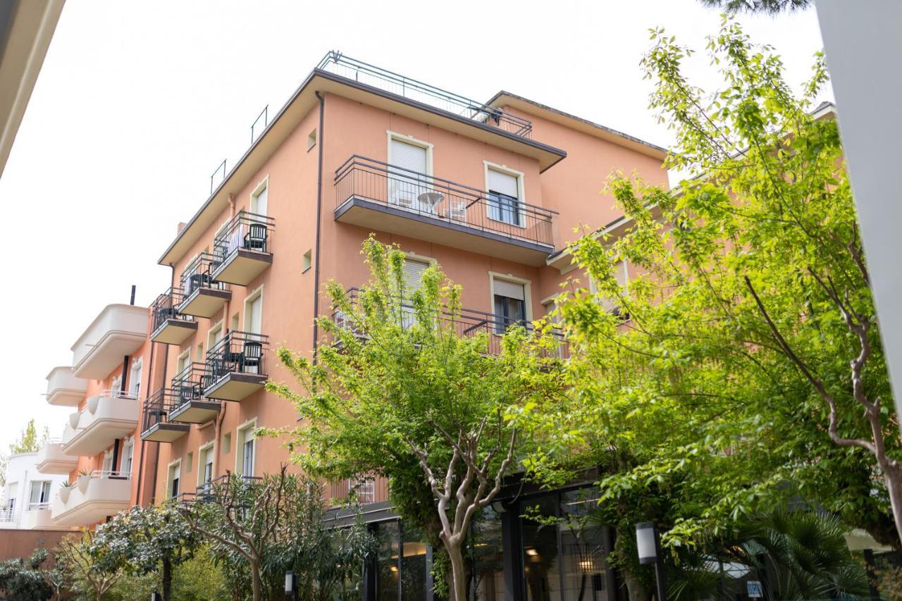 Hotel Villa Merope リミニ エクステリア 写真